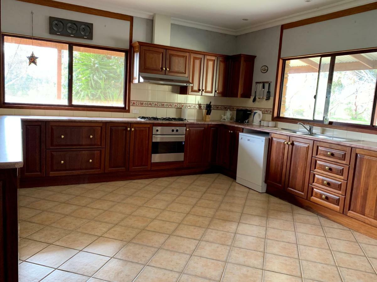 Bee'S Place - 3 Bedroom Home On 10 Acres Of Land With Distant Ocean Views Emu Bay Exterior foto